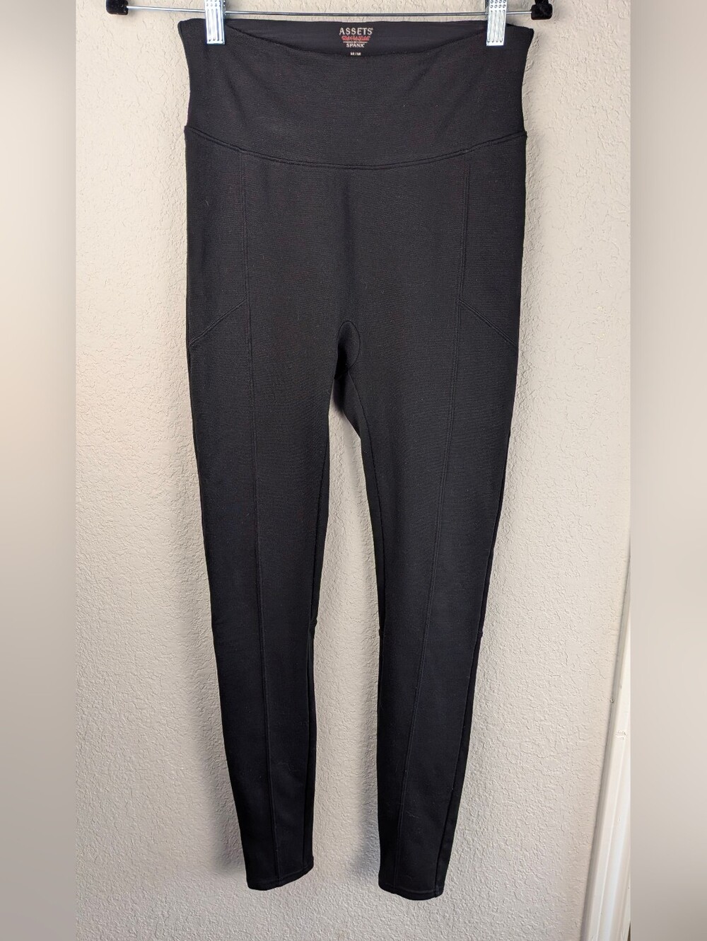Assets By Spanx Black High Waisted Leggings M Front Seem Flattering Stretch
